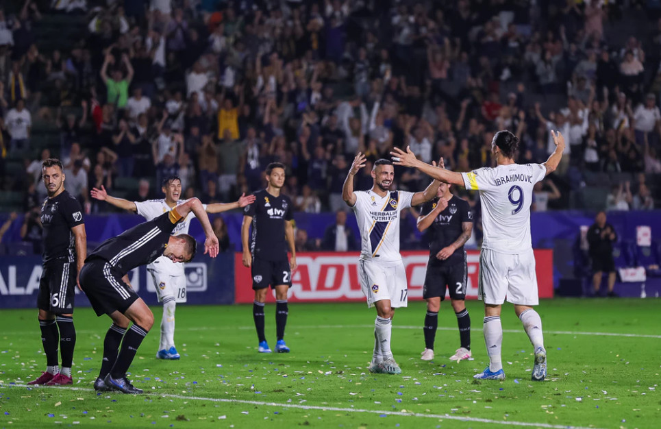 包含美国队不断突破！，蒂姆连续十二场比赛得分超过战术调整上演精彩一战的词条